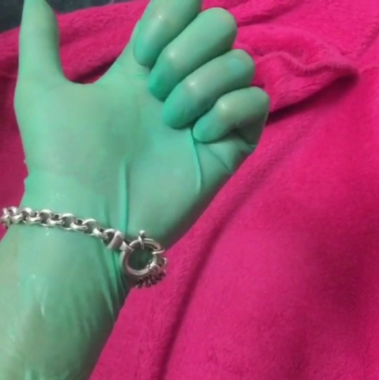 glovebabe:My favourite dental glove! Love them smell of these