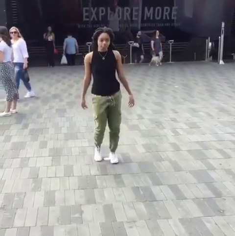 politeassholehq: datjawnfromda215:   sirl33te:  onyourtongue:   GET IT SIS.  That slow azonto tho >>   The way her hair moves as she dances >>>>>   @thatjawnchizz    Once i learn to dance like this it’s over for you bitches 😂😂😂