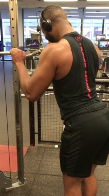 nathanielnoir:Some lat pull downs on this rusted machine lmao! Lots more workout