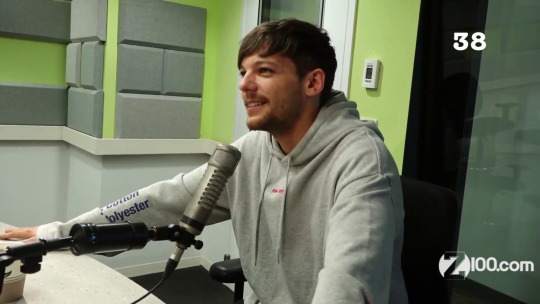 thetommmo: guess how many times louis said “yeah” in an eight minute interview. GUESS.