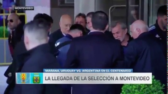 fyleonella:  Lionel Messi Stops Security Guard from Dragging Away Young Fan  