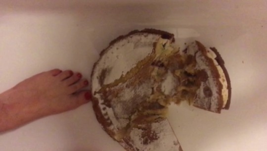 lisa-foot-fetishe:  Part 1 birthday feet