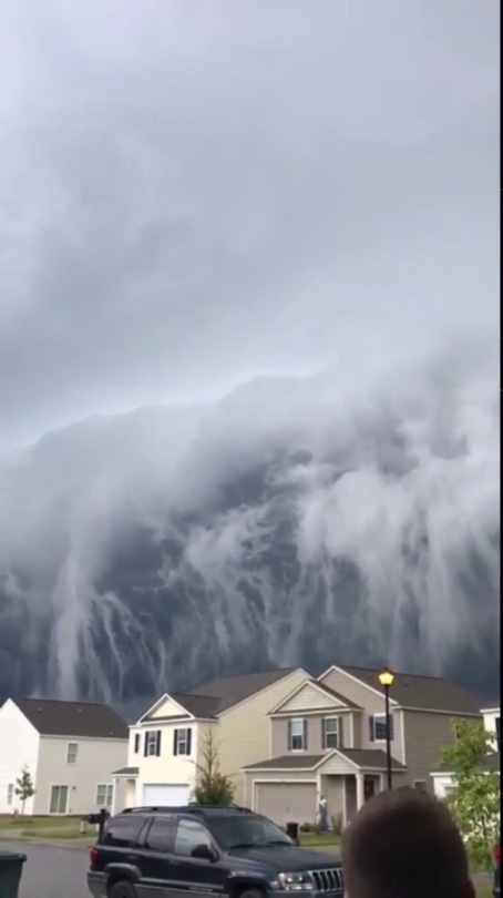 thepowersofthemind: sixpenceee:  Clouds look like incoming tsunami. From here  Earth is really mad at us 