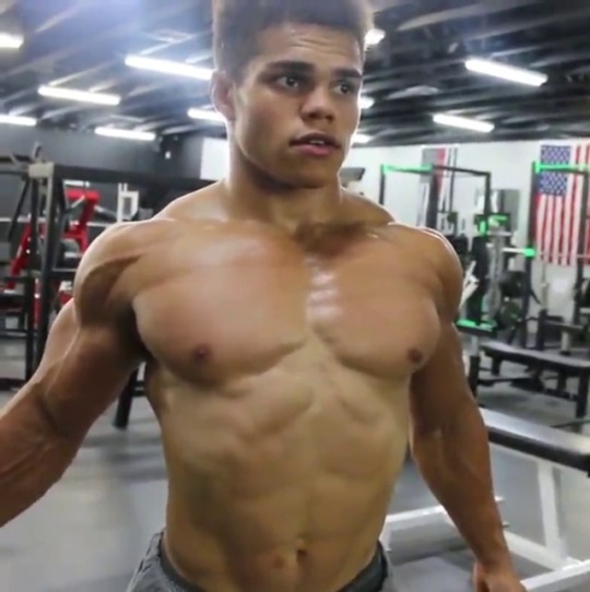 body-launch:    Like Snakes tumbling in a sack  Here is Uzoma Obilor, a 21 year old bodybuilder born and raised in Kansas City Missouri, currently living … [FULL STORY HERE]