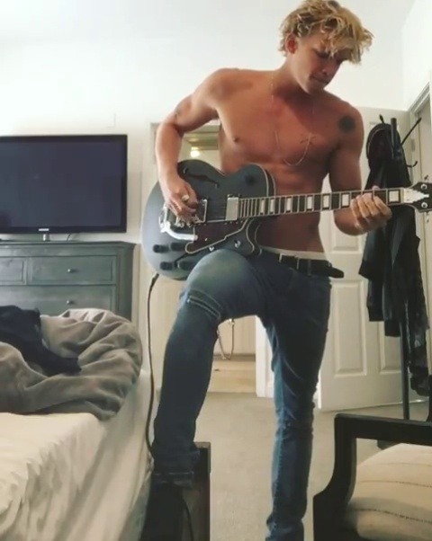 hotfamousmen:  Cody Simpson