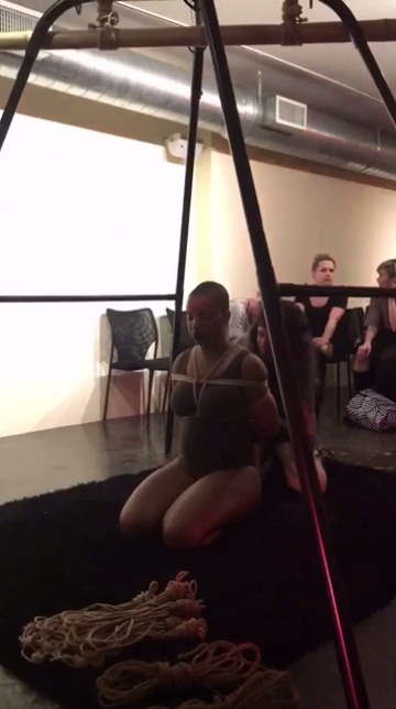 daemonumx:  Time lapse of me tying up @electrix-ohms