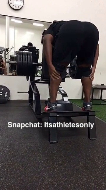 itsathletesonlyuncensored:  When you have a plug in the gym😏 Follow my Snapchat