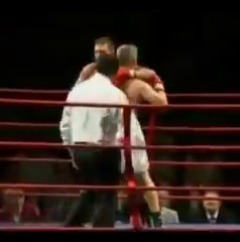 bigolegeek:  kingjaffejoffer:  Crowd taunts boxer for being fathe acknowledges their taunts and responds  He just made all us athletic fat dudes cool for a moment!!  I need that gif of the African dude dancing to soak it all up!!  Lol!  @bigolegeek here