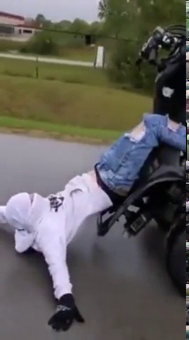 jaiking:  chocolatecakesandthickmilkshakes:  raw-clips:  This Dudes 4 Wheeler Skills