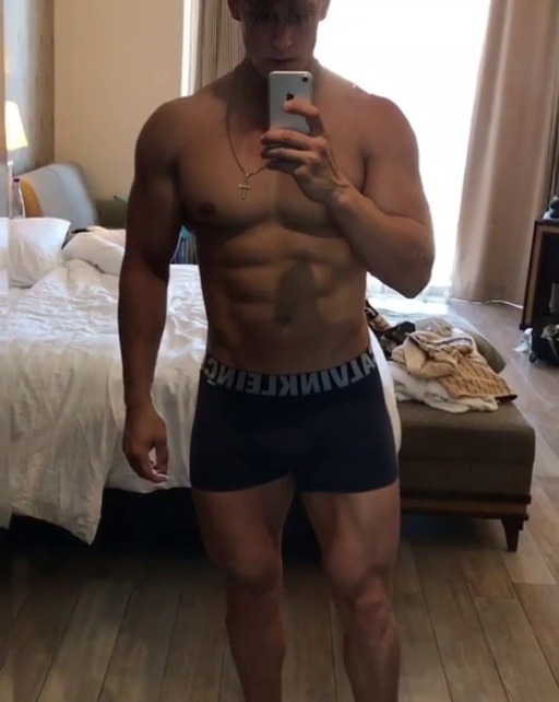 ilovehotathletes:  My god Steve. 👍🏼🙌🏼
