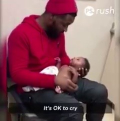 katiecotugno: everyendeavor:  westafricanbaby:  diaryofakanemem: This father consoling his baby son at the doctor’s office is SO CUTE 😍😍😍  Awwwww😂😂😂  This father is doing SO much more than consoling his infant son … • this father
