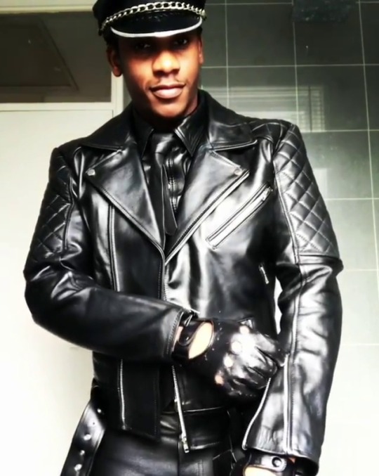 leatherarmysport:#LeatherArmySport  A leathered-up handsome robocop prepares himself