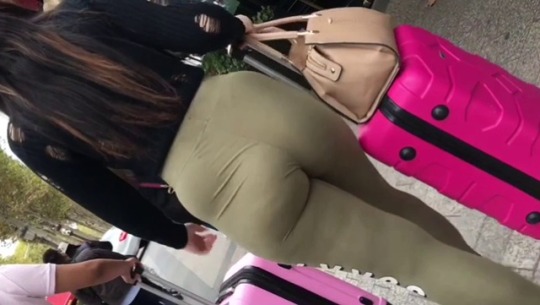 🍑CandidBigBootys!♥️