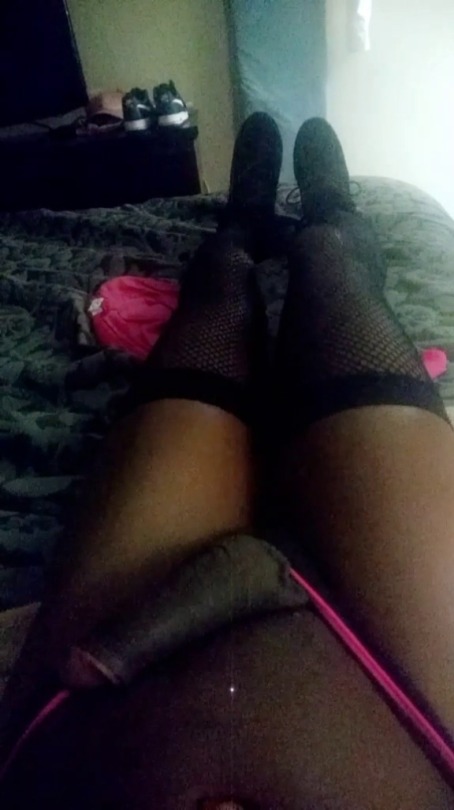 nunulive:  On soft 9inch she stick..i kno u want it🍆💦👑💯  I need to be