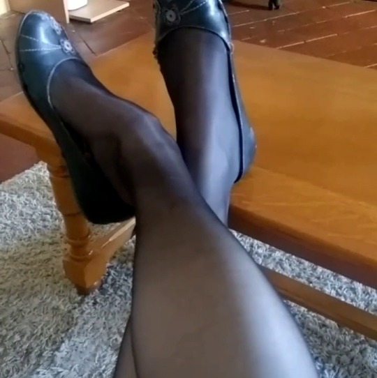 Sex Tenue du jour et jeux de pieds 😉 bonne pictures