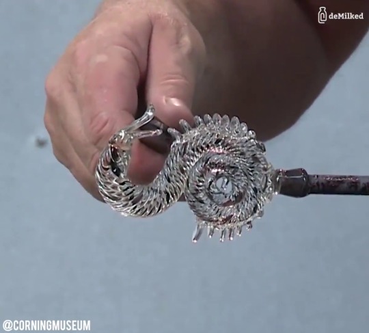 bilela:  bishopmyles313:  iron-sunrise: mockwa: дракончик  I envy soft glassblowers. If Flameworkers want to do this we need a lathe or hand tools that havent been in production since 2003 and thus have to be made custom. >.< *shakes punty