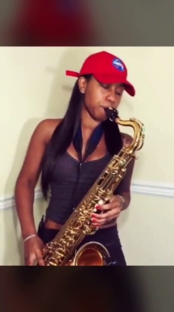 artistically-stoned:  freshest-tittymilk: jadorexjaii:  softblackboy:   umm-mmm:  kennydgreat:   davenadot:   umm-mmm:  She Is Amazing 🔥  Slide in my dms   Yo no lie, I’ve literally never seen a woman play this instrument. Shits dope.    She Plays