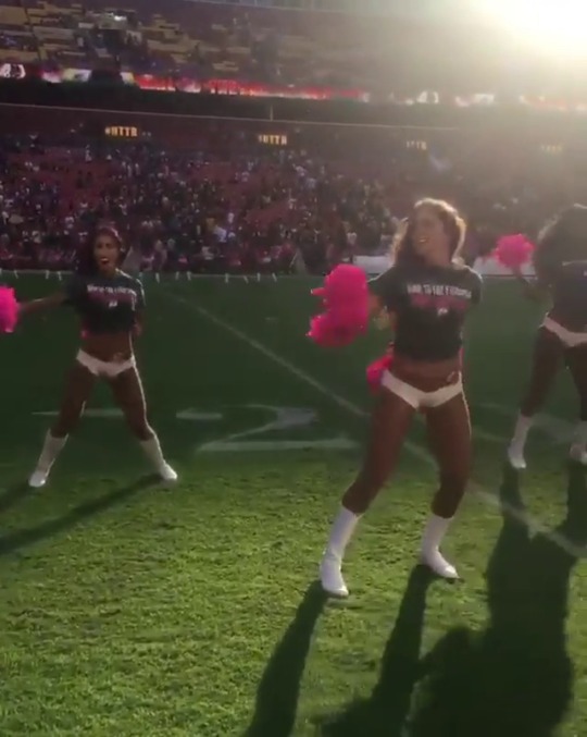 packmanfiftytwo:  The Redskins Cheerleaders are looking good!  The one on the end is pretty damn hot