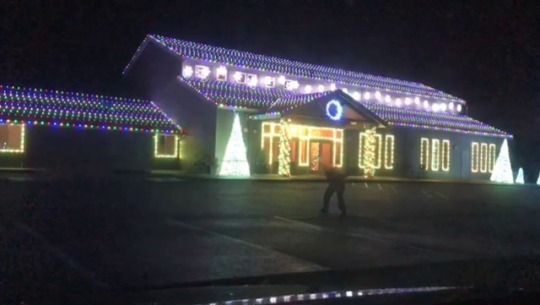 zer0square:  kyleehenke:My siblings dared me to get out and dance in the middle of