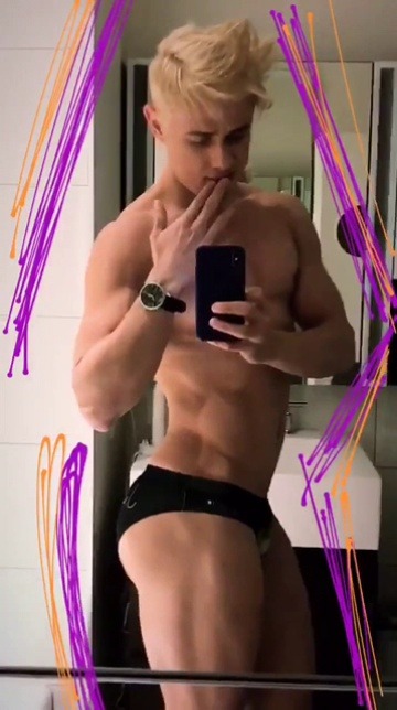 nikolayfrm:  Alam Wernick 🧡💜