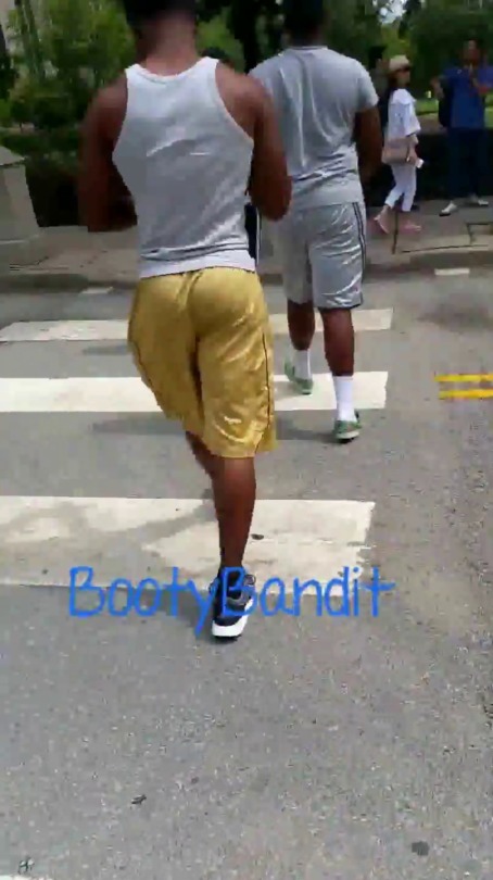 booootybandit:  I don’t think he had any drawers on 👀😍 i love a built nigga