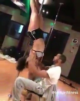 belindie:  boyy-bait: tripprophet:   diaryofakanemem:  This why I wanna take a pole dancing class 😍😍😍😍  Sploosh   Fuckin sploosh^   I need to get in shape and take some classes 