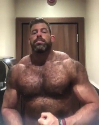 jaxxx56:hairxxxtreme:  Definitely Delicious 🤤    Furrylishious and Scrumptious too💜👅💦💦💦💦💦💦💦 SOUS LA FOURRURE DU MUSCLE 🤤
