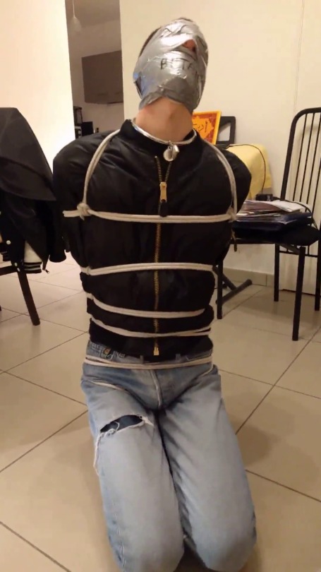 thefen63:Aidan, première partie de ce petit plan bondage.
