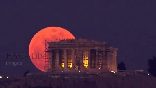 preach:  lastjedie: Super blue blood moon rises behind Parthenon, in Athens January 2018  