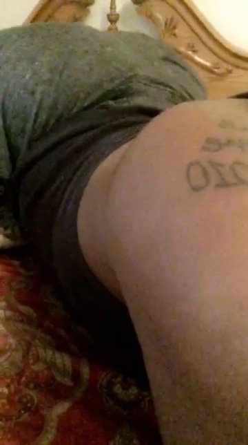 msksangs:  Hump day 🍑🍑💦💦💦