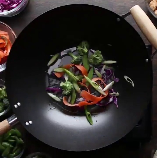 brattynympho: sensless-happines:   k-ssav:  diaryofakanemem:   Stir Fry by Migos: Tasty Edition I would like this to be the official video, and we can pretend the other never happened.   Yoooooo, I need the recipe.    @brattynympho. I love them   Cooking