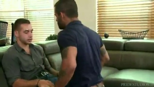 sexyboy-29:  Así se cantan los q se creen machitos y terminan comiendo culo jajaja