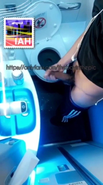 theboyinthepicturexxx:  AIRPLANE mode  HORNY ASF HAD TO LET THIS MONSTER BREATHE