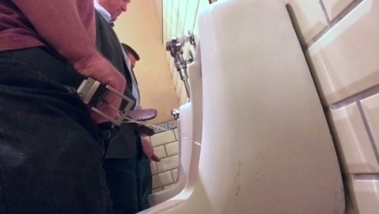 ca-urinalspy:  fucking hung like a horse! fuck I wanted to go and suck it right then