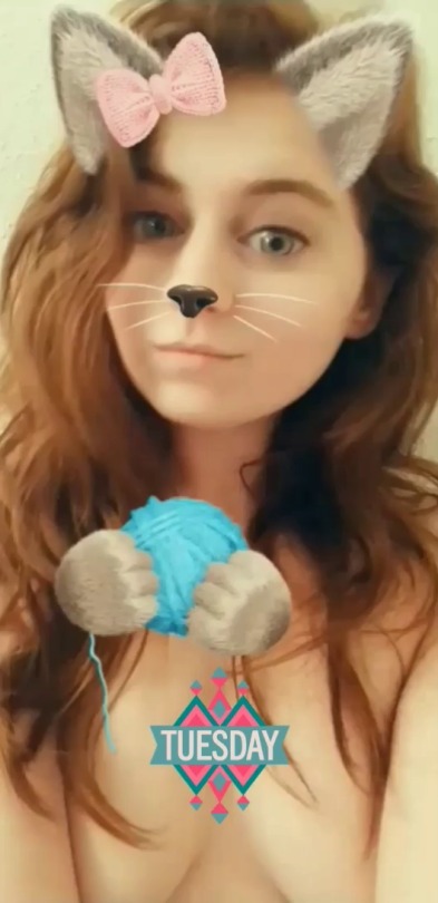 xxdoelita:  Gosh, everyone loved this gay ass furry snap. Smh.