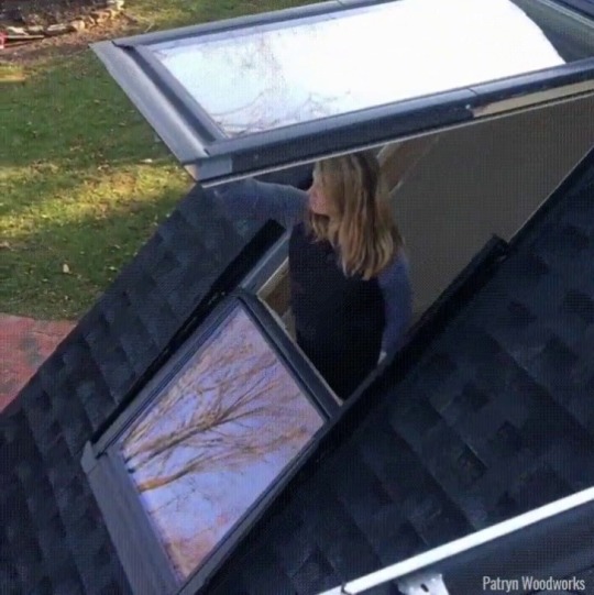 m–ood:This skylight window transforms into a roof balcony  