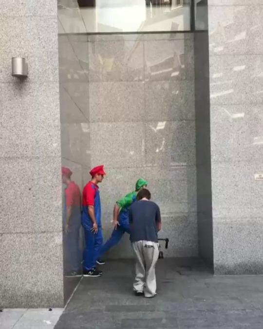 retrogamingblog:Mario and Luigi getting in shape for Smash Bros 5