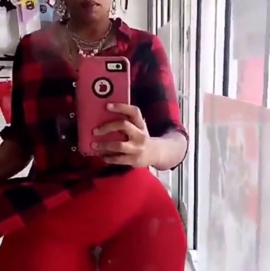 zeuscurvesbbw:  Wide hips II