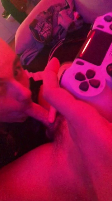 milit92:  On joue à play ? File moi ta manette