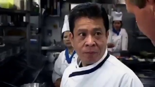 brunhiddensmusings: katjohnadams:  minusthelove:  kingjaffejoffer:  Executive chef at a top Thai restaurant tells Gordon Ramsay that his Pad Thai is trash [x]  Lmao “what do you want to know from me?” Fuck!  So no one thinks that Gordon’s being “Put