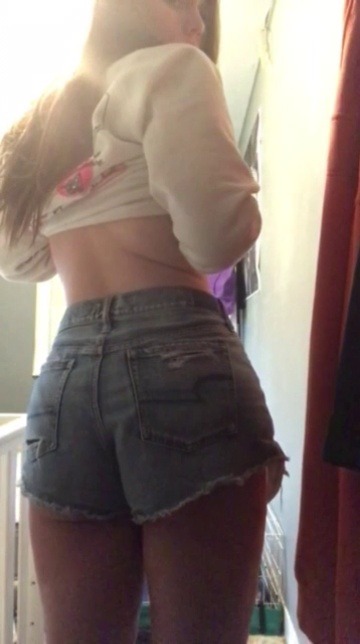 bakedbrunette:  video from the other day to check how fat I look since I’m down to 165lbs from 250+ lmao (5’9)  my back fat (and everything else) has gotten SO much better 😌 still struggling to love myself why’s it gotta be so gd hard?