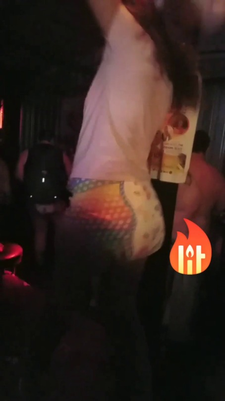 sweetelsababy:Rocking my Pampers shirt and Pride diapers while shaking my booty at Diaperactive. Diaper from @thedottydiapercompany