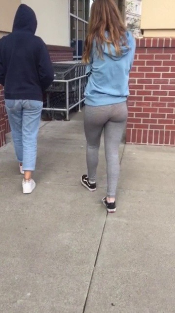 bandiscoots:  What are they putting in Starbucks 😫. These white teens evolving