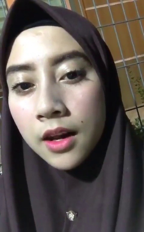 mrtypo92:  mrawesome1:  Ramai nak aku post lagi gambar n video najwa so aku belanja lagi 1 video dia  Najwa oh najwa