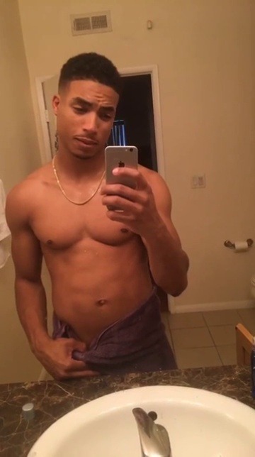 exposethathots:  adls-xxx:  yourniggasdic:  ok NOW i want him   👀 oh who this??