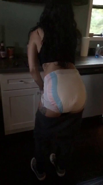 addibegi:  glitter-coffin:  When Daddy says “get dressed, let’s get you some dinner”   Diaper twerk