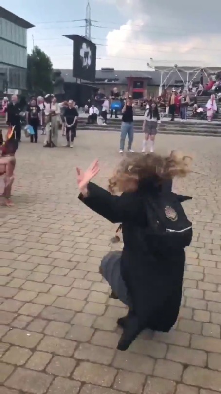 unorthodox-ep:  chill-itscool:   theblacktora:   aweirdintrovert:  Hermione Granger SNAPPED (x)  This is literally too much. Harry potter, Mario, sickening dance moves, other random cosplayers. Sensory overload is a go.   OH. MY. GOD. she really turnt