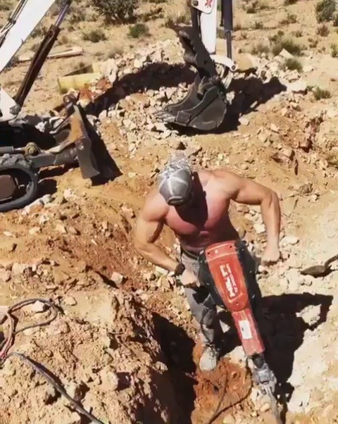 nycfaggot-libtard: athenbax:  Real man  He’s starting to lay the foundations of the US wall in the Mexican border. On my knees to serve the strong Alphas who will finally build it. Make America Straight Again 