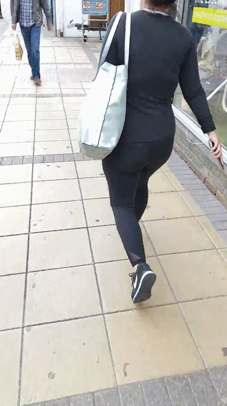 mikesw2017:  Phat ass milf, part 1