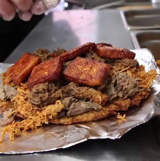 woody112704:  brattylikestoeat:  Follow @brattylikestoeat for more. 🍩🥓🍫🥘🍣